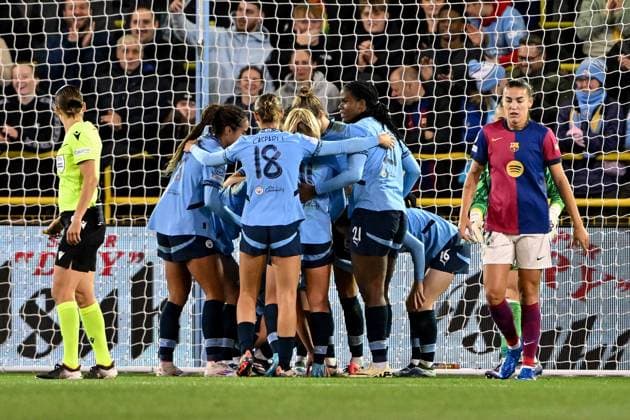 UEFA Women s Champions League - Group D - Manchester City v Barcelona Naomi Layzell of Manchester City Women celebrates her goal with teammates to make it 1-0 during the UEFA Women s Champions League match - Group D - Manchester City vs Barcelona at Manchester City Academy Stadium, Manchester, United Kingdom, 9th October 2024 (Photo by Cody Froggatt News Images) Manchester Etihad Stadium Manchester United, ManU Kingdom Copyright: xCodyxFroggatt NewsxImagesx