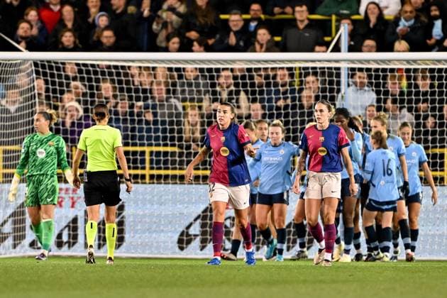 UEFA Women s Champions League - Group D - Manchester City v Barcelona Patricia Guijarro of Barcelona Femeni reacts after Naomi Layzell of Manchester City Womens goal during the UEFA Women s Champions League match - Group D - Manchester City vs Barcelona at Manchester City Academy Stadium, Manchester, United Kingdom, 9th October 2024 (Photo by Cody Froggatt News Images) Manchester Etihad Stadium Manchester United, ManU Kingdom Copyright: xCodyxFroggatt NewsxImagesx