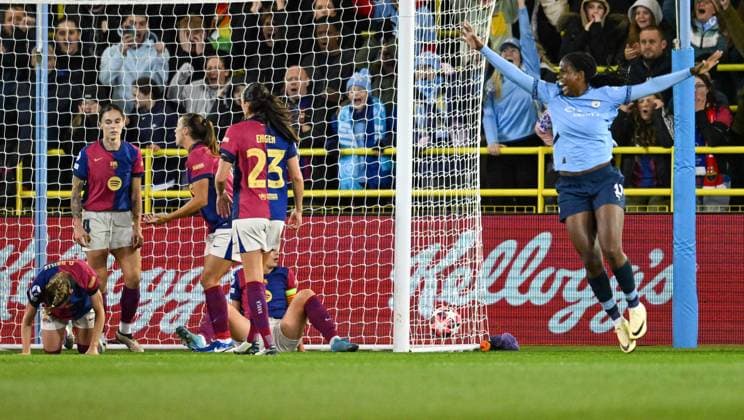 Manchester City Women v FC Barcelona, Barca Women UEFA Womens Champions League Naomi Layzell of Manchester City women scores during the UEFA Womens Champions League Group D match at Joie Stadium, Manchester UK Newspapers OUT Copyright: xKarlxVallantinex FIL-20747-0020