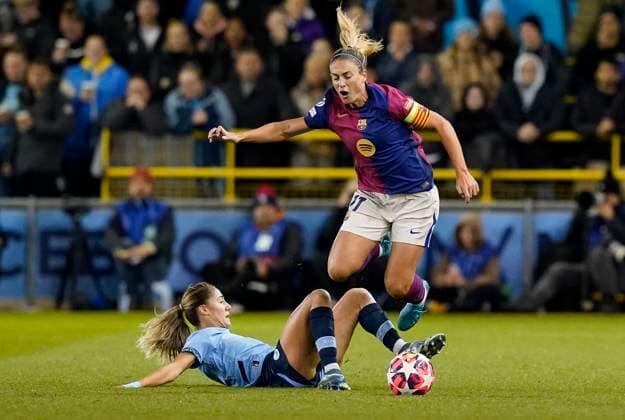Manchester, England, 9th October 2024. Alexia Putellas of Barcelona (R) is challenged by Laia Aleixandri of Manchester City during the UEFA Womens Champions League match at the Academy Stadium, Manchester. Picture credit should read: Andrew Yates Sportimage EDITORIAL USE ONLY. No use with unauthorised audio, video, data, fixture lists, club league logos or live services. Online in-match use limited to 120 images, no video emulation. No use in betting, games or single club league player publications. SPI-3368-0008