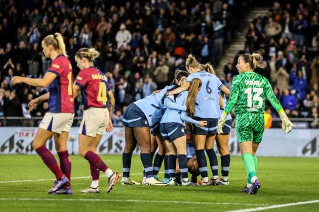 Manchester, England, October 9th 2024: Man City celebrate after Naomi Layzell (3 Manchester City) scores during the UEFA Womens Champions League match between Manchester City and FC Barcelona, Barca at Joie Stadium in Manchester, England (Natalie Mincher SPP) Copyright: xNataliexMincher SPPx spp-en-NaMi-335A9381