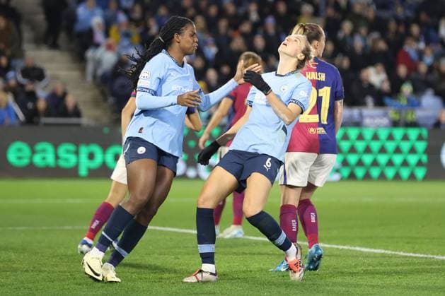 Vivianne Miedema of Manchester City misses a chance to score and looks dejected Manchester City Women v Barcelona Women, UEFA Women s Champions League, Group D, Second Leg, Football, Joie Stadium , Manchester, UK, 09 Oct 2024 EDITORIAL USE ONLY No use with unauthorised audio, video, data, fixture lists, club league logos or live services. Online in-match use limited to 120 images, no video emulation. No use in betting, games or single club league player publications. Copyright: xPaulxCurrie Shutterstockx 14767396aa