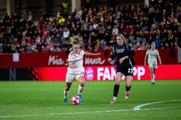 Georgia Stanway FC Bayern Muenchen, 31 in duel with Alessia Russo FC Arsenal, 23 , GER, FC Bayern Muenchen vs Arsenal WFC, Football UEFA Women™s Champions League, Group C, Matchday 1, Season 2024 2025, 09 10 2024 GER, FC Bayern Muenchen vs Arsenal WFC, Football UEFA Women™s Champions League, Matchday 1, Season 2024 2025, 09 10 2024 Muenchen Copyright: xEibner-Pressefoto Memmlerx EP_MMR