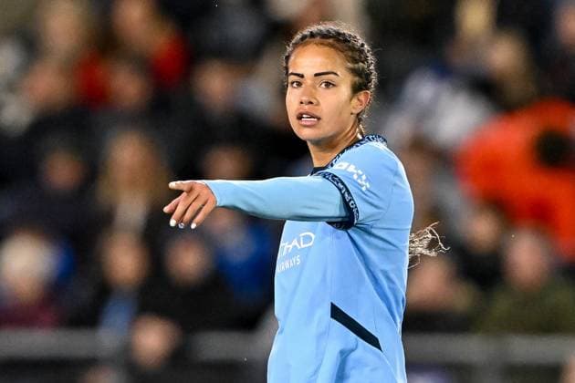 UEFA Women s Champions League - Group D - Manchester City v Barcelona Mary Fowler of Manchester City Women gives the team instructions during the UEFA Women s Champions League match - Group D - Manchester City vs Barcelona at Manchester City Academy Stadium, Manchester, United Kingdom, 9th October 2024 (Photo by Cody Froggatt News Images) Manchester Etihad Stadium Manchester United, ManU Kingdom Copyright: xCodyxFroggatt NewsxImagesx