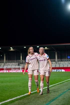 Glodis Perla Viggosdottir FC Bayern Muenchen, 04 , Lea Schueller FC Bayern Muenchen, 11 , GER, FC Bayern Muenchen vs Arsenal WFC, Football UEFA Women™s Champions League, Group C, Matchday 1, 2024 2025 season, 09 10 2024 GER, FC Bayern Muenchen vs Arsenal WFC, Football UEFA Women™s Champions League, Matchday 1, 2024 2025 season, 09 10 2024 Muenchen Copyright: xEibner-Pressefoto Memmlerx EP_MMR