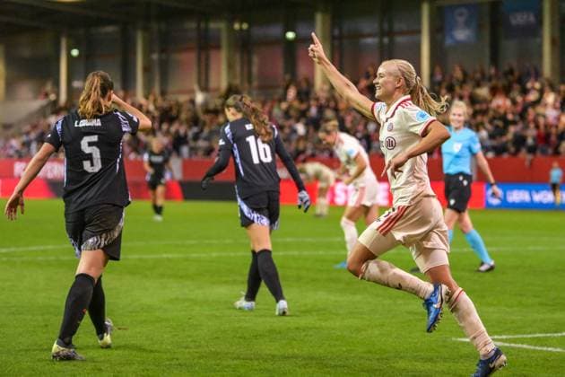Soccer, UEFA Womens Champions League, 20241009, FC Bayern Munich Arsenal WFC In the picture Goalscorer T0r 5 2 Pernille HARDER FC Bayern Munich Women, 21 Goal celebration cheers Munich FC Bayern Campus Bayern Germany Copyright: Passion2Press MarkusxFischerx
