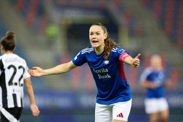 Fußball, Frauen, CL, Valerenga IF Oslo - Juventus Turin Oslo, Norway, October 9th 2024: Janni Thomsen (7 Valerenga) yells at the referee during the UEFA Womens Champions League Group stage football match between Valerenga and Juventus at Intility Arena in Oslo, Norway. (Ane Frosaker SPP) Copyright: xAnexFrosakerx xSPPx spp-en-AnFrSp-_F_27852