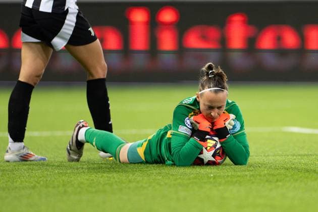 Fußball, Frauen, CL, Valerenga IF Oslo - Juventus Turin Oslo, Norway, October 9th 2024: Goalkeeper Pauline Peyraud-Magnin (16 Juventus) controls the ball during the UEFA Womens Champions League Group stage football match between Valerenga and Juventus at Intility Arena in Oslo, Norway. (Ane Frosaker SPP) Copyright: xAnexFrosakerx xSPPx spp-en-AnFrSp-_F_26814