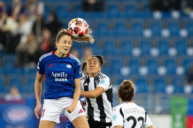 Fußball, Frauen, CL, Valerenga IF Oslo - Juventus Turin Oslo, Norway, October 9th 2024: Emma Stolen Godo (11 Valerenga) jumps for a header during the UEFA Womens Champions League Group stage football match between Valerenga and Juventus at Intility Arena in Oslo, Norway. (Ane Frosaker SPP) Copyright: xAnexFrosakerx xSPPx spp-en-AnFrSp-_F_27207