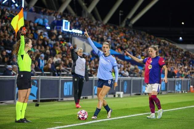 Sport Bilder des Tages Manchester, England, October 9th 2024: Kerstin Casparij (18 Manchester City) and Ona Battle (22 FC Barcelona, Barca during the UEFA Womens Champions League game between Manchester City and Barcelona at Joie Stadium in Manchester, England (Alexander Canillas SPP) Copyright: xAlexanderxCanillas SPPx spp-en-AlCa-0V1A0492