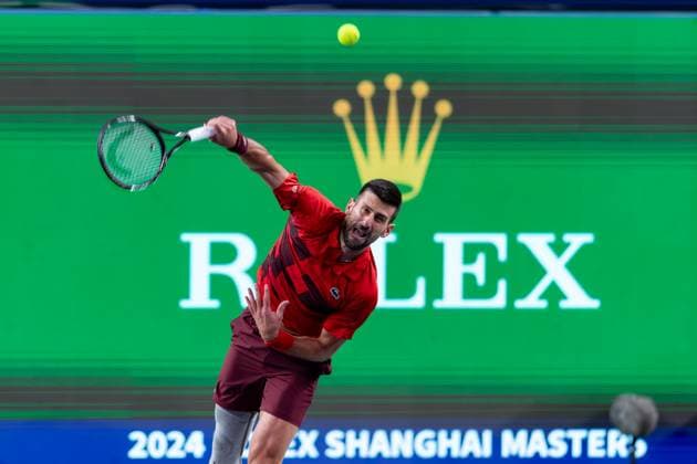 Sport Bilder des Tages SHANGHAI, CHINA - OCTOBER 09: Novak Djokovic of Serbia competes in the Men s Singles Round of 16 match against Roman Safiullin of Russia on Day 10 of 2024 Shanghai Rolex Masters at Qi Zhong Tennis Centre on October 9, 2024 in Shanghai, China.  Copyright: xVCGx 111522783953