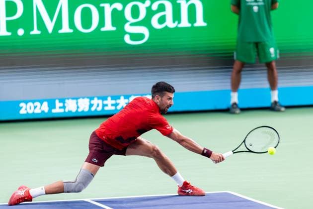 SHANGHAI, CHINA - OCTOBER 09: Novak Djokovic of Serbia competes in the Men s Singles Round of 16 match against Roman Safiullin of Russia on Day 10 of 2024 Shanghai Rolex Masters at Qi Zhong Tennis Centre on October 9, 2024 in Shanghai, China.  Copyright: xVCGx 111522783947