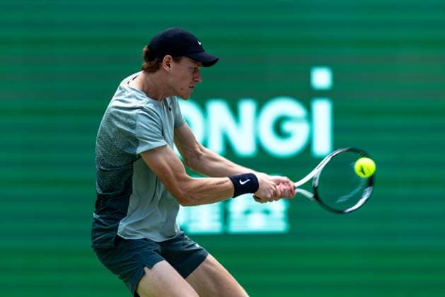SHANGHAI, CHINA - OCTOBER 09: Jannik Sinner of Italy competes in the Men s Singles Round of 16 match against Ben Shelton of United States on Day 10 of 2024 Shanghai Rolex Masters at Qi Zhong Tennis Centre on October 9, 2024 in Shanghai, China.  Copyright: xVCGx 111522732436