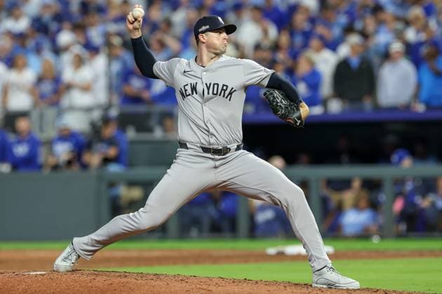 October 9, 2024: New York Yankees relief pitcher Clay Holmes (35) throws against the Kansas City Royals during the fifth inning of game 3 of the American League Division Series at Kauffman Stadium in Kansas City, MO. CSM Kansas City United States of America - ZUMAc04_ 20241009_zma_c04_046 Copyright: xDavidxSmithx