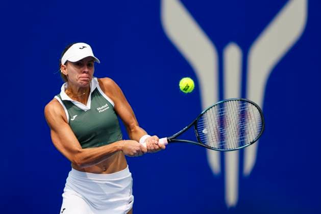 Tennis, WTA-Turnier in Wuhan WUHAN, CHINA - OCTOBER 10: Magda Linette of Poland competes in the Women s Singles Round of 16 match against Daria Kasatkina of Russia on day six of 2024 Wuhan Open at Optics Valley International Tennis Center on October 10, 2024 in Wuhan, Hubei Province of China.  Copyright: xVCGx 111522937953