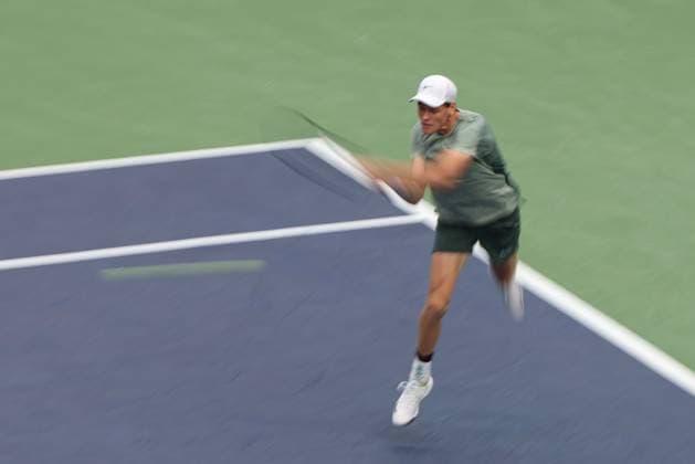 (241010) -- SHANGHAI, Oct. 10, 2024 -- Jannik Sinner hits a return during the men s singles quarterfinal match between Jannik Sinner of Italy and Daniil Medvedev of Russia at the ATP, Tennis Herren World Tour Shanghai Masters tennis tournament in Shanghai, east China, Oct. 10, 2024. ) (SP)CHINA-SHANGHAI-TENNIS-ATP TOUR-SHANGHAI MASTERS(CN) BaixXuefei 