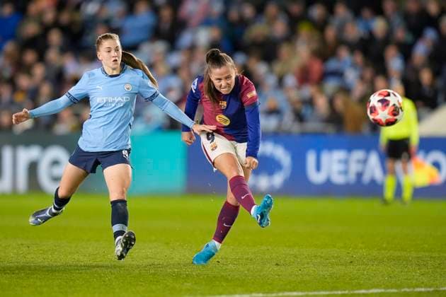 9th October 2024; Joie Stadium, Manchester, England; UEFA Womens Champions League Football, Manchester City versus Barcelona; Cl& xe0;udia Pina of Barcelona women drives a shot goal wards  ActionPlus12702094 StevenxFlynn