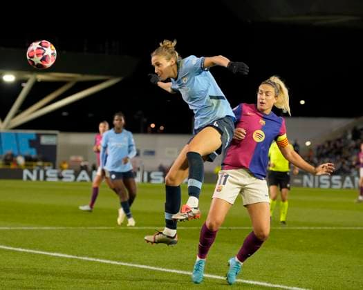 9th October 2024; Joie Stadium, Manchester, England; UEFA Womens Champions League Football, Manchester City versus Barcelona; Alexia Putellas of Barcelona women competes for the ball with Vivianne Miedema of Manchester City  ActionPlus12702129 StevenxFlynn