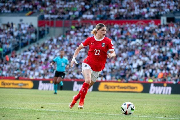 Eileen Campbell Oesterreich, 22 on the ball, GER, Germany GER vs Austria AUT , DFB Womens National Team, UEFA Womens Football Womens Euro 2025 Qualifiers, Matchday 6, 16 07 2024 GER, Germany GER vs Austria AUT , DFB Womens National Team, UEFA Womens Football Womens Euro 2025 Qualifiers, Matchday 6, 16 07 2024 Hannover Copyright: xEibner-Pressefoto Memmlerx EP_MMR