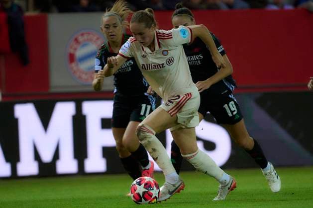 2024 25 UEFA Women™s Champions League FC Bayern Munich Women vs Arsenal WFC, Croup C, Matchday 1, Season 2024 2025, FC Bayern Munich Women vs Arsenal WFC, GER, 2024 10 09, FC Bayern Campus Munich, LOHMANN Sydney FC Bayern Munich 12 , FOORD Caitlin Arsenal WFC 19 , sportworld Munich FC Bayern Campus Bayern Germany