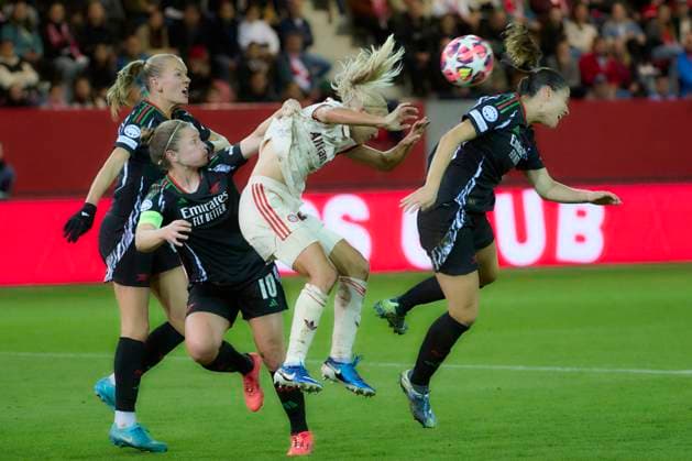 2024 25 UEFA Women™s Champions League FC Bayern Munich Women vs Arsenal WFC, Croup C, Matchday 1, Season 2024 2025, FC Bayern Munich Women vs Arsenal WFC, GER, 2024 10 09, FC Bayern Campus Munich, LITTLE Kim Arsenal WFC 10 , HARDER Pernille FC Bayern Munich 21 , PANEDAS Cordina Arsenal WFC 05 , HURTIG Lina Arsenal WFC 17 , sportworld Munich FC Bayern Campus Bayern Germany