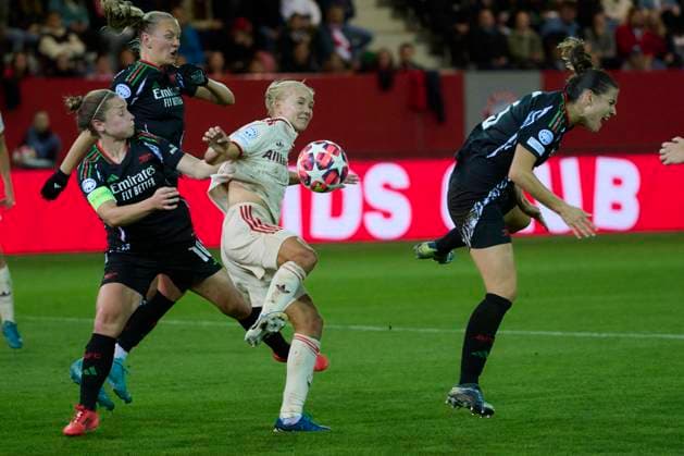 2024 25 UEFA Women™s Champions League FC Bayern Munich Women vs Arsenal WFC, Croup C, Matchday 1, Season 2024 2025, FC Bayern Munich Women vs Arsenal WFC, GER, 2024 10 09, FC Bayern Campus Munich, LITTLE Kim Arsenal WFC 10 , HARDER Pernille FC Bayern Munich 21 , PANEDAS Cordina Arsenal WFC 05 , HURTIG Lina Arsenal WFC 17 , sportworld Munich FC Bayern Campus Bayern Germany