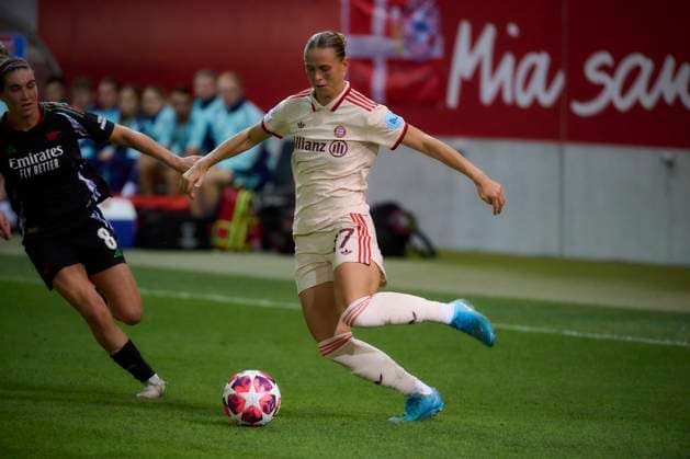 2024 25 UEFA Women™s Champions League FC Bayern Munich Women vs Arsenal WFC, Croup C, Matchday 1, Season 2024 2025, FC Bayern Munich Women vs Arsenal WFC, GER, 2024 10 09, FC Bayern Campus Munich, BÜHL Klara FC Bayern Munich 17 , sportworld Munich FC Bayern Campus Bayern Germany