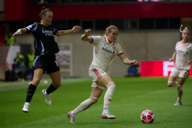 2024 25 UEFA Women™s Champions League FC Bayern Munich Women vs Arsenal WFC, Croup C, Matchday 1, Season 2024 2025, FC Bayern Munich Women vs Arsenal WFC, GER, 2024 10 09, FC Bayern Campus Munich, LOHMANN Sydney FC Bayern Munich 12 , sportworld Munich FC Bayern Campus Bayern Germany