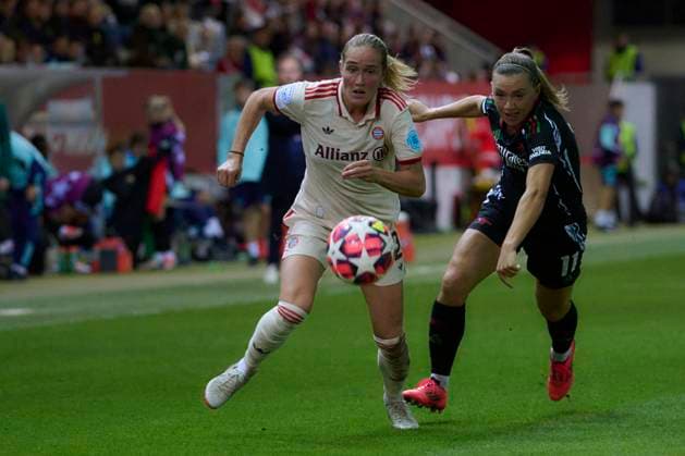 2024 25 UEFA Women™s Champions League FC Bayern Munich Women vs Arsenal WFC, Croup C, Matchday 1, Season 2024 2025, FC Bayern Munich Women vs Arsenal WFC, GER, 2024 10 09, FC Bayern Campus Munich, LOHMANN Sydney FC Bayern Munich 12 , McCABE Katie Arsenal WFC 15 , sportworld Munich FC Bayern Campus Bayern Germany