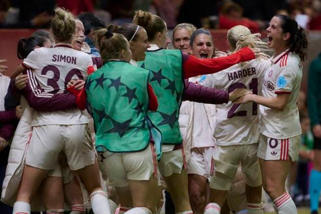 2024 25 UEFA Women™s Champions League FC Bayern Munich Women vs Arsenal WFC, Croup C, Matchday 1, Season 2024 2025, FC Bayern Munich Women vs Arsenal WFC, GER, 2024 10 09, FC Bayern Campus Munich, Goal celebration, sportworld Munich FC Bayern Campus Bayern Germany