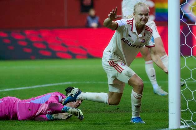2024 25 UEFA Women™s Champions League FC Bayern Munich Women vs Arsenal WFC, Croup C, Matchday 1, Season 2024 2025, FC Bayern Munich Women vs Arsenal WFC, GER, 2024 10 09, FC Bayern Campus Munich, HARDER Pernille FC Bayern Munich 21 , sportworld Munich FC Bayern Campus Bayern Germany