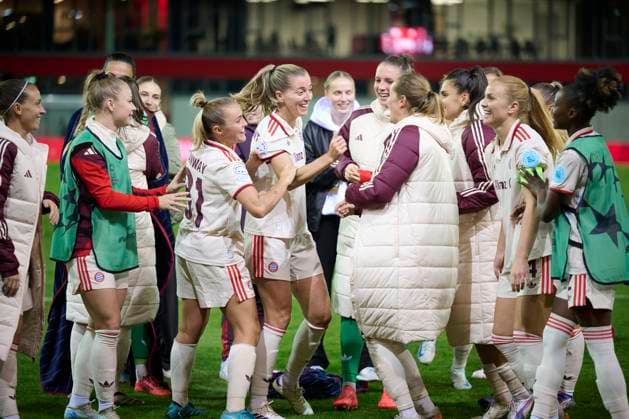 2024 25 UEFA Women™s Champions League FC Bayern Munich Women vs Arsenal WFC, Croup C, Matchday 1, Season 2024 2025, FC Bayern Munich Women vs Arsenal WFC, GER, 2024 10 09, FC Bayern Campus Munich, Victory celebration sportworld Munich FC Bayern Campus Bayern Germany