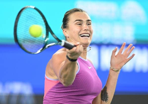(241010) -- WUHAN, Oct. 10, 2024 -- Aryna Sabalenka hits a return during the women s singles round of 16 match between Aryna Sabalenka of Belarus and Yulia Putintseva of Kazakhstan at the 2024 Wuhan Open tennis tournament in Wuhan, capital of central China s Hubei Province, Oct. 10, 2024. ) (SP)CHINA-WUHAN-TENNIS-WUHAN OPEN-WOMEN S SINGLES (CN) ChengxMin 
