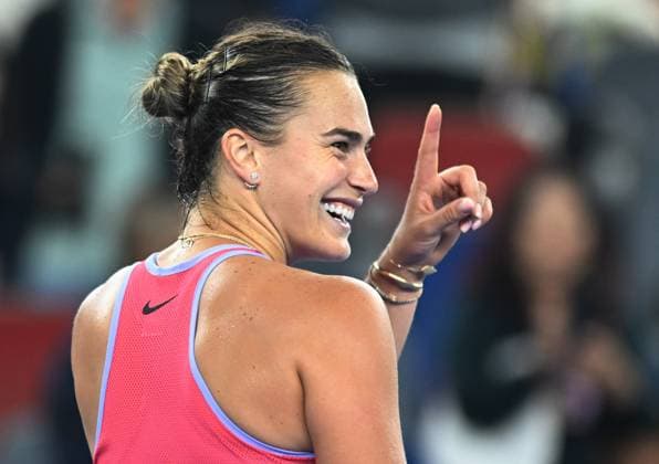 Sport Bilder des Tages (241010) -- WUHAN, Oct. 10, 2024 -- Aryna Sabalenka celebrates after the women s singles round of 16 match between Aryna Sabalenka of Belarus and Yulia Putintseva of Kazakhstan at the 2024 Wuhan Open tennis tournament in Wuhan, capital of central China s Hubei Province, Oct. 10, 2024. ) (SP)CHINA-WUHAN-TENNIS-WUHAN OPEN-WOMEN S SINGLES (CN) ChengxMin 