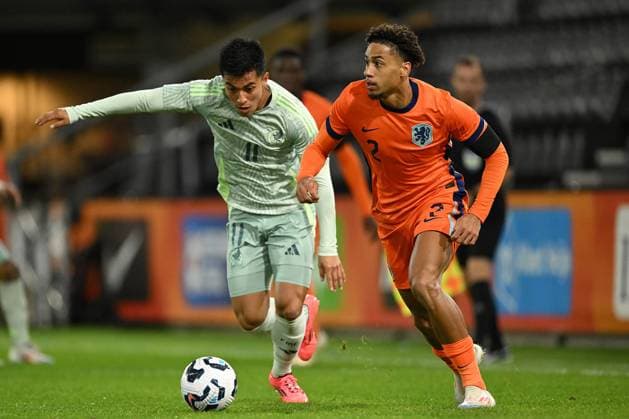 ALMELO - (l-r), Emilio Rodriguez of Mexico U21, U 21 Tyrese Asante of Holland U21 during the friendly Interland match between Netherlands O21 and Mexico O21 at the Erve Asito stadium on Oct. 10, 2024 in Almelo, Netherlands. ANP Hollandse Hoogte International Friendly, Länderspiel, Nationalmannschaft 2024 25 xVIxANPxSportx xGerritxvanxKeulenxIVx 510549950 originalFilename: 510549950.jpg