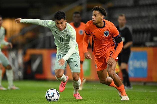 ALMELO - (l-r), Emilio Rodriguez of Mexico U21, U 21 Tyrese Asante of Holland U21 during the friendly Interland match between Netherlands O21 and Mexico O21 at the Erve Asito stadium on Oct. 10, 2024 in Almelo, Netherlands. ANP Hollandse Hoogte International Friendly, Länderspiel, Nationalmannschaft 2024 25 xVIxANPxSportx xGerritxvanxKeulenxIVx 510549966 originalFilename: 510549966.jpg