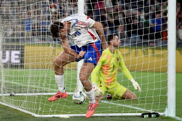 Sport Bilder des Tages Andrea Cambiaso of Italy scores the goal of 1-0 during the UEFA Nations League football match between Italy and Belgium at Olimpico stadium in Rome (Italy), October 10, 2024. antoniettaxbaldassarre