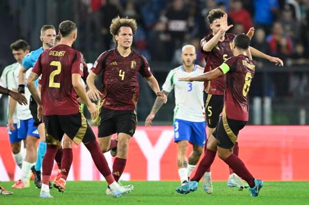 Italy v Belgium - UEFA Nations League 10 10 2024 ROME, ITALY - OCTOBER 10 : De Cuyper Maxim midfielder of Belgium celebrates with Tielemans Youri midfielder of Belgium after scoring the 2-1 goal during the 2024 - 2025 UEFA Nations League - League phase League A Group A2 match between Italy and Belgium at the Stadio Olympico on October 10, 2024 in Rome, Italy, 10 10 2024 Rome Italy  Copyright: xNicoxVereeckenx