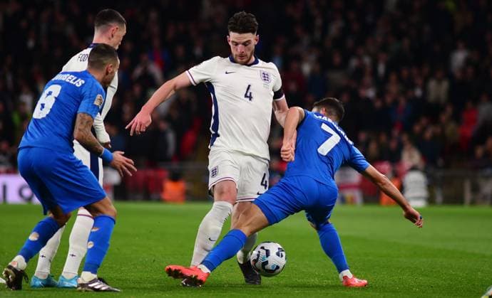 England v Greece, London, UK - 10 Oct 2024 Declan Rice of England challenges for the ball with Georgios Masouras of Greece during the UEFA Nations League match between England and Greece on 10th October 2024 at Wembley Stadium, London London Wembley Stadium London GBR Copyright: xFrankiexOKeeffe PPAUKx PPA-141741