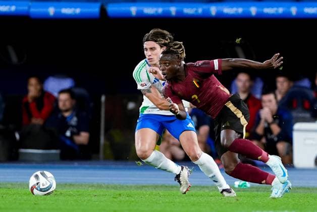 Italy v Belgium - UEFA Nations League 2024 Riccardo Calafiori of Italy and Jeremy Doku of Belgium compete for the ball during the UEFA Nations League 2024 25 League A Group A2 match between Italy and Belgium at Stadio Olimpico on October 10, 2024 in Rome, Italy. Rome Stadio Olimpico Rome Italy Copyright: xGiuseppexMaffiax NationsLeague_Italy-Belgium_101024_BRU3630