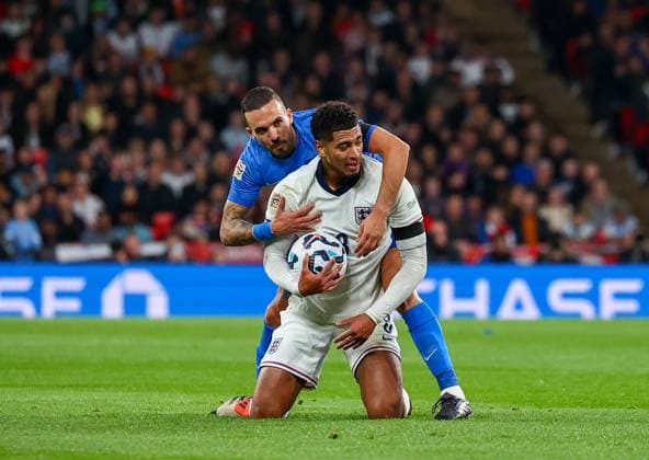 England v Greece UEFA Nations League Jude Bellingham of England and Dimitris Kourbelis of Greece during the UEFA Nations League Group F match at Wembley Stadium, London UK Newspapers OUT Copyright: xYannisxHalasx FIL-20750-0038