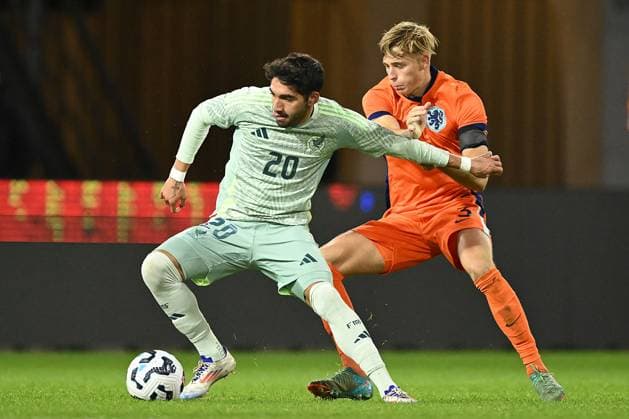 ALMELO - (l-r), Sergio Hernandez of Mexico U21, U 21 Max Bruns of Holland U21 during the friendly Interland match between Netherlands O21 and Mexico O21 at the Erve Asito stadium on Oct. 10, 2024 in Almelo, Netherlands. ANP Hollandse Hoogte International Friendly, Länderspiel, Nationalmannschaft 2024 25 xVIxANPxSportx xGerritxvanxKeulenxIVx 510559891 originalFilename: 510559891.jpg