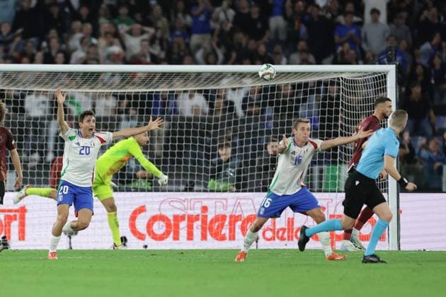 UEFA Nations League 2024 match Italy - Belgium Andrea Cambiaso of Italy (Juventus) and Davide Frattesi of Italy (Inter) protesting an alleged penalty kick with Espen Eskas Norwegian referee during the UEFA Nations League 2024 match between Italy - Belgium at the Olimpico stadium, Rome, Italy October 10, 2023. ABPH8012 Copyright: xAntonioxBalascox