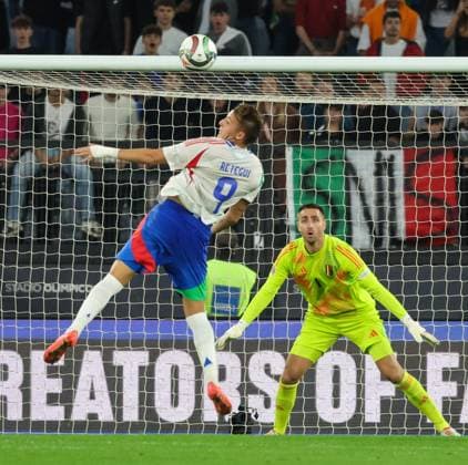 October 10, 2024, Rome, Italy: MATEO RETEGUI during the first match of National League football game between Italy and Belgium at the Stadio Olimpico in Rome. Retegui scored the second goal for Italy, getting it past goalkeeper KOEN CASTEELS, right. Rome Italy - ZUMAs236 20241010_aap_s236_001 Copyright: xFabioxSassox
