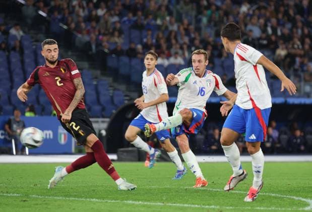 National League Football Match Italy - Belgium 2024 25 During the first match of National League 10 10 2024 Football match between Italy vs Belgium at the Stadio Olimpico in Rome In picture:Davide Frattesi of Italy ROMA Stadio Olimpico Roma Italia Copyright: xFABIOxSASSOxFabioxSassox Lazio Nizza2024_10_10Fabio Sasso0379