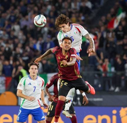 National League Football Match Italy - Belgium 2024 25 During the first match of National League 10 10 2024 Football match between Italy vs Belgium at the Stadio Olimpico in Rome In picture: Riccardo Calafiori of Italy - Cyril Ngonge of Belgium ROMA Stadio Olimpico Roma Italia Copyright: xFABIOxSASSOxFabioxSassox Lazio Nizza2024_10_10Fabio Sasso0408