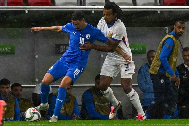 Jules Kounde (France) in action against Dolev Haziza (Israel) during the UEFA Nations League match between Israel vs. France on 10th October 2024 at the Bozsik Arena stadium in Budapest, Hungary  Copyright: xVincenzoxOrlando IPAxSportx xipax xx IPA_50509294 IPA_Agency_IPA50509294