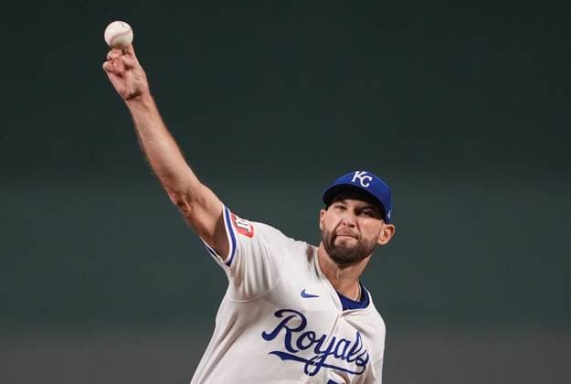 Kansas City Royals starting pitcher Michael Wacha throws a pitch in the first inning against the New York Yankees in game four of the MLB, Baseball Herren, USA ALDS at Kauffman Stadium in Kansas City, Missouri on Thursday, October 10, 2024.  KCP20241010102 JONxROBICHAUD