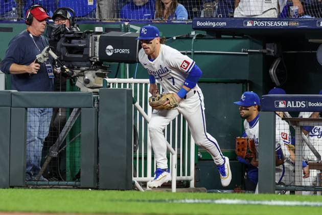 MLB, Baseball Herren, USA 2024: ALDS Yankees vs Royals OCT 10 October 10, 2024: Kansas City Royals shortstop Bobby Witt Jr. (7) takes the field for game 4 of the American League Division Series against the New York Yankees at Kauffman Stadium in Kansas City, MO. David Smith CSM (Credit Image: Â David Smith Cal Media) Kansas City Mo United States of America EDITORIAL USE ONLY Copyright: xx ZUMA-20241010_zma_c04_017.jpg DavidxSmithx csmphotothree304943
