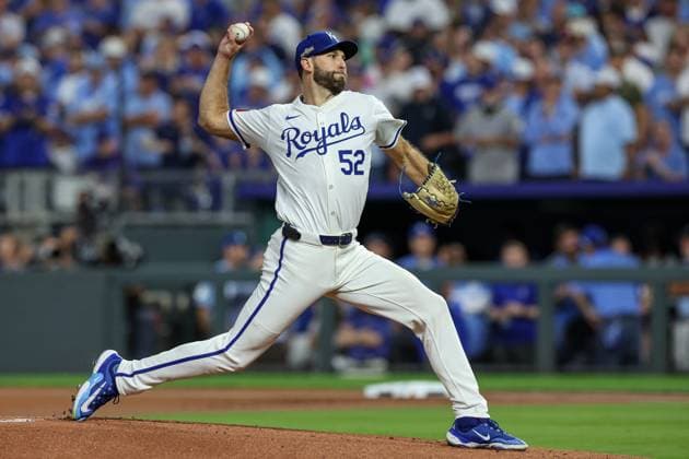 October 10, 2024: Kansas City Royals starting pitcher Michael Wacha (52) throws against the New York Yankees during the first inning of game 4 of the American League Division Series at Kauffman Stadium in Kansas City, MO. CSM Kansas City United States of America - ZUMAc04_ 20241010_zma_c04_063 Copyright: xDavidxSmithx